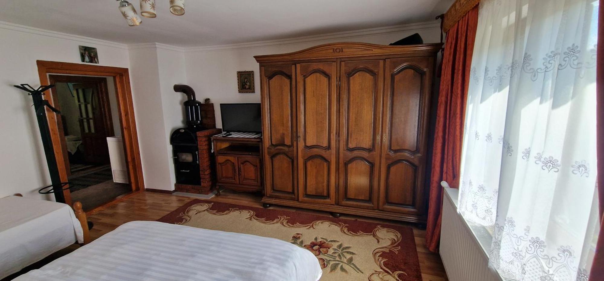 Hotel Casa Agroturistica Tarancuta Din Vatra Moldoviţei Exterior foto